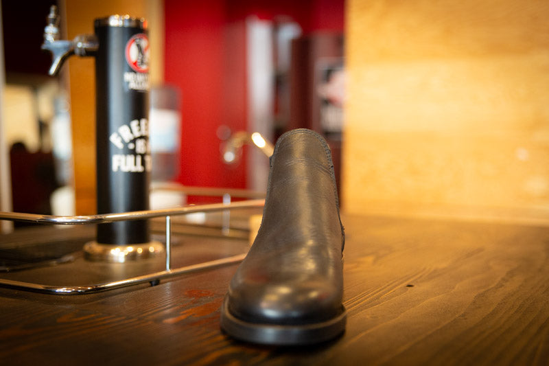 Chelsea Boot 6 EE Black Oil Tan - Cinderella Rack